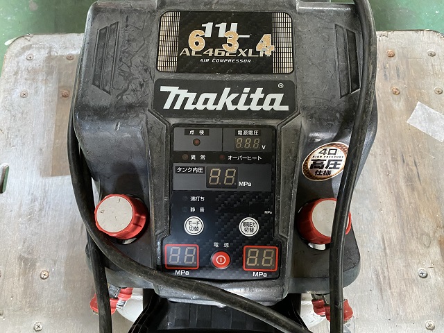 マキタ高圧エアコンプレッサーAC462XLHのコントロールパネル部分